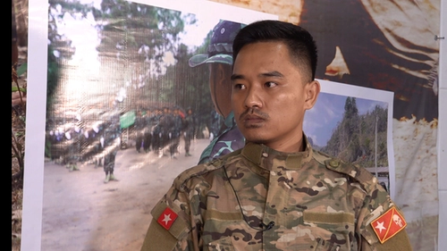 В Мьянме нередки случаи, когда один из членов семьи воюет на стороне хунты, а другой - на стороне повстанцев