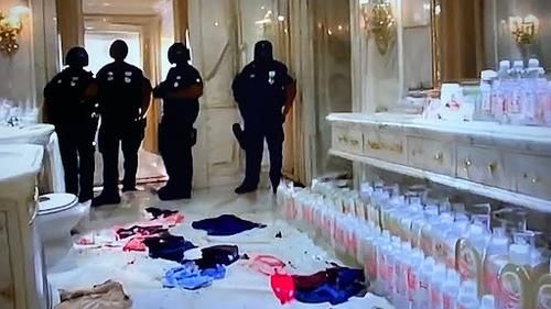 Во время обыска в марте 2024 года полиция нашла в доме Пи Дидди около 1000 бутылок детского масла и лубриканта.